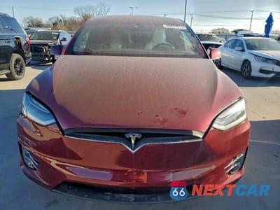 Piąte zdjęcie samochodu w środku: 2016 TESLA MODEL X VIN:5YJXCBE44GFS00923 - miniatura
