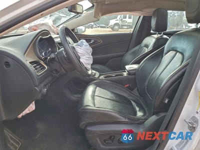 Zdjęcie 7 z 13 samochodu: 2015 CHRYSLER 200 C VIN:1C3CCCCG4FN686364 - miniatura