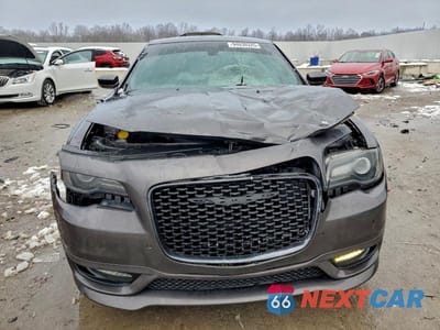 Piąte zdjęcie samochodu w środku: 2018 CHRYSLER 300 S VIN:2C3CCABG0JH266656 - miniatura