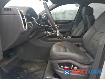 Zdjęcie 7 z 14 samochodu: 2021 PORSCHE CAYENNE VIN:WP1AA2AY2MDA05912 - miniatura