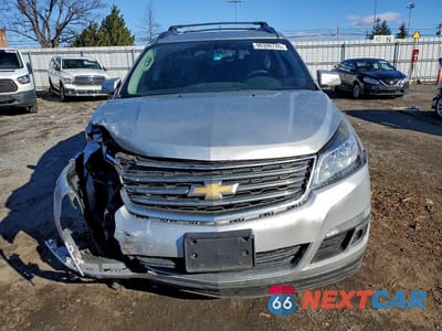 Piąte zdjęcie samochodu w środku: 2017 CHEVROLET TRAVERSE LT VIN:1GNKRGKD8HJ334393 - miniatura