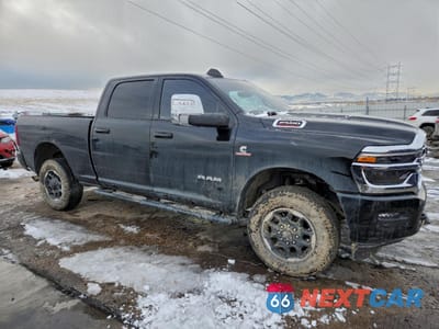 Czwarte zdjęcie samochodu z boku: 2025 RAM 2500 LARAMIE VIN:3C6UR5FLXSG530651 - miniatura