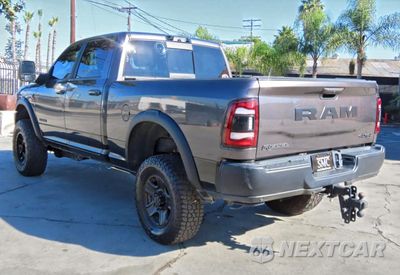 Czwarte zdjęcie samochodu z boku: 2023 RAM 2500 POWERWAGON VIN:3C6UR5ELXPG634808 - miniatura