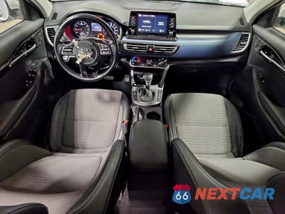 Zdjęcie 8 z 12 samochodu: 2021 KIA SELTOS S VIN:KNDEUCAAXM7146132 - miniatura