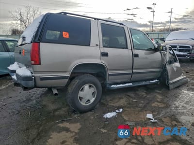 Trzecie zdjęcie samochodu z tyłu: 1999 CHEVROLET TAHOE K1500 VIN:1GNEK13R4XJ460340 - miniatura