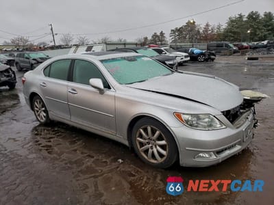 Czwarte zdjęcie samochodu z boku: 2009 LEXUS LS 460 VIN:JTHCL46F095003308 - miniatura