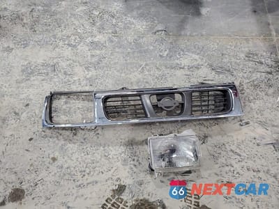 Zdjęcie 12 z 13 samochodu: 2000 NISS FRONTIER VIN:1N6DD26S7YC380343 - miniatura