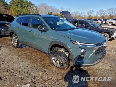 Czwarte zdjęcie samochodu z boku: 2025 CHEVROLET TRAX 1LT VIN:KL77LHEP8SC258274 - miniatura