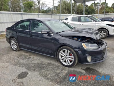 Czwarte zdjęcie samochodu z boku: 2014 VOLKSWAGEN JETTA GLI VIN:3VW5S7AJ8EM231181 - miniatura