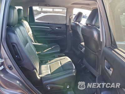 Zdjęcie 10 z 12 samochodu: 2018 TOYOTA HIGHLANDER SE VIN:5TDKZRFH6JS534067 - miniatura