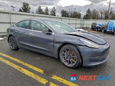 Czwarte zdjęcie samochodu z boku: 2019 TESLA MODEL 3 VIN:5YJ3E1EB4KF205517 - miniatura