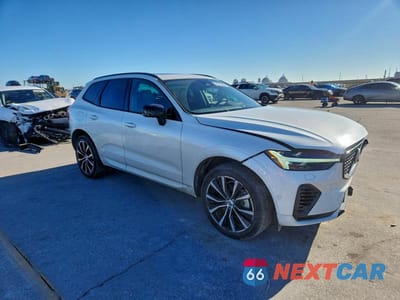 Czwarte zdjęcie samochodu z boku: 2023 VOLVO XC60 ULTIMATE VIN:YV4H60DX9P1216780 - miniatura