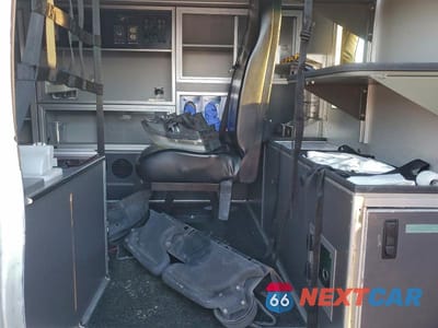 Zdjęcie 10 z 13 samochodu: 2014 FORD E350 AMBULANCE VIN:1FDSS3ELXEDA77932 - miniatura