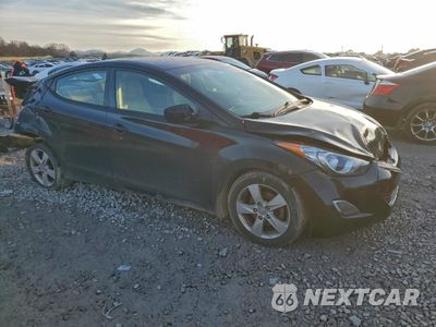 Czwarte zdjęcie samochodu z boku: 2013 HYUNDAI ELANTRA GLS VIN:5NPDH4AE8DH320851 - miniatura