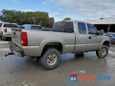 Trzecie zdjęcie samochodu z tyłu: 2003 CHEVROLET SILVERADO K2500 HEAVY DUTY VIN:1GCHK291X3E172676 - miniatura