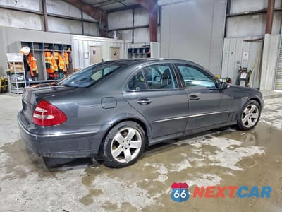 Trzecie zdjęcie samochodu z tyłu: 2004 MERCEDES-BENZ E 320 VIN:WDBUF65J84A544829 - miniatura