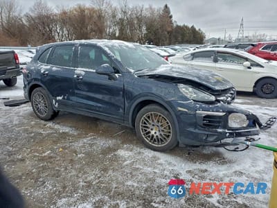 Czwarte zdjęcie samochodu z boku: 2018 PORSCHE CAYENNE S VIN:WP1AB2A2XJLA60814 - miniatura