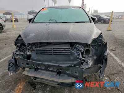 Piąte zdjęcie samochodu w środku: 2018 FORD FOCUS SE VIN:1FADP3K23JL295324 - miniatura