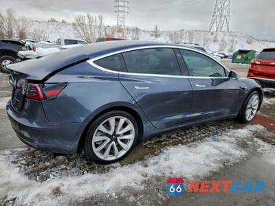 Trzecie zdjęcie samochodu z tyłu: 2019 TESLA MODEL 3 VIN:5YJ3E1EB6KF205938 - miniatura
