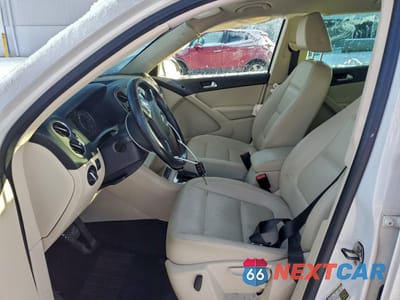 Zdjęcie 7 z 14 samochodu: 2011 VOLKSWAGEN TIGUAN S VIN:WVGBV7AX9BW511491 - miniatura