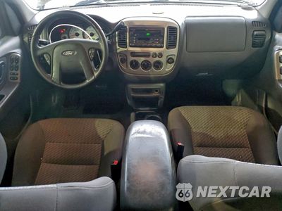 Zdjęcie 8 z 13 samochodu: 2004 FORD ESCAPE XLT VIN:1FMYU93104KA56543 - miniatura