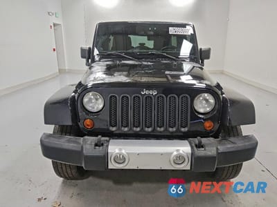 Piąte zdjęcie samochodu w środku: 2012 JEEP WRANGLER UNLIMITED SAHARA VIN:1C4HJWEG7CL113939 - miniatura