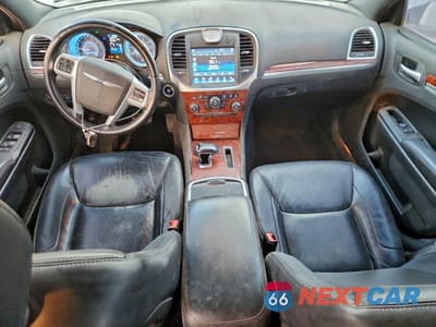 Zdjęcie 8 z 13 samochodu: 2014 CHRYSLER 300 VIN:2C3CCAAG5EH159965 - miniatura