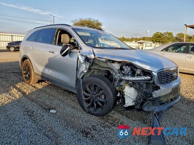 Czwarte zdjęcie samochodu z boku: 2019 KIA SORENTO LX VIN:5XYPG4A56KG598572 - miniatura