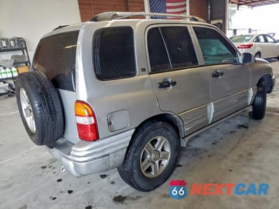 Trzecie zdjęcie samochodu z tyłu: 2002 CHEVROLET TRACKER LT VIN:2CNBE634226900464 - miniatura