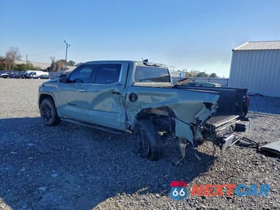 Drugie zdjęcie samochodu z przodu: 2025 TOYOTA TUNDRA CREWMAX LIMITED VIN:5TFJA5DBXSX305073 - miniatura