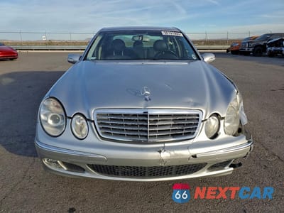 Piąte zdjęcie samochodu w środku: 2003 MERCEDES-BENZ E 500 VIN:WDBUF70J83A197370 - miniatura