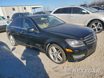 Czwarte zdjęcie samochodu z boku: 2014 MERCEDES-BENZ C CLASS VIN:WDDGF4HB5EG248873 - miniatura