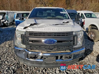 Piąte zdjęcie samochodu w środku: 2017 FORD F550 SUPER DUTY TRUCK CAB AND CHASSIS VIN:1FDUF5HT0HDA05680 - miniatura