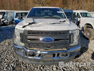 Piąte zdjęcie samochodu w środku: 2017 FORD F550 SUPER DUTY TRUCK CAB AND CHASSIS VIN:1FDUF5HT0HDA05680 - miniatura