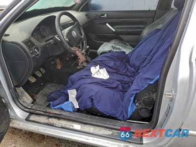 Zdjęcie 7 z 13 samochodu: 2001 VOLKSWAGEN GTI GLX VIN:9BWPG61JX14042731 - miniatura