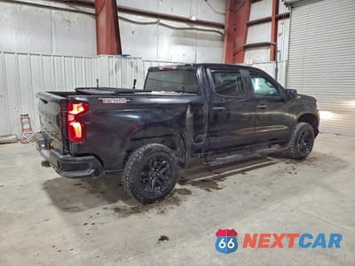 Trzecie zdjęcie samochodu z tyłu: 2020 CHEVROLET SILVERADO K1500 TRAIL BOSS CUSTOM VIN:3GCPYCEF6LG350108 - miniatura
