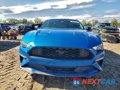 Piąte zdjęcie samochodu w środku: 2020 FORD MUSTANG VIN:1FA6P8TH2L5176499 - miniatura