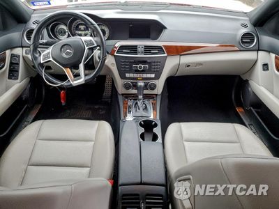 Zdjęcie 8 z 12 samochodu: 2014 MERCEDES-BENZ C 250 VIN:WDDGF4HB3ER315300 - miniatura