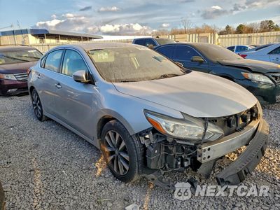 Czwarte zdjęcie samochodu z boku: 2017 NISSAN ALTIMA 2.5 VIN:1N4AL3AP6HC138859 - miniatura