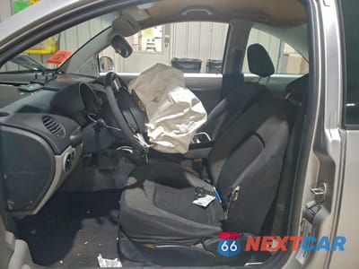 Zdjęcie 7 z 12 samochodu: 2001 VOLKSWAGEN NEW BEETLE GLS TDI VIN:3VWCP21C11M466870 - miniatura