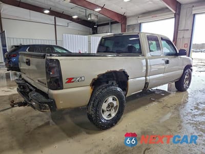 Trzecie zdjęcie samochodu z tyłu: 2002 CHEVROLET SILVERADO K1500 VIN:2GCEK19T921330150 - miniatura