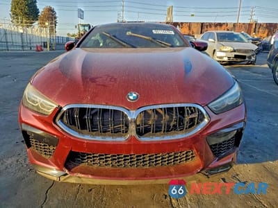 Piąte zdjęcie samochodu w środku: 2022 BMW M8 VIN:WBSAE0C04NCJ11232 - miniatura