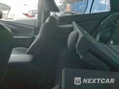 Zdjęcie 10 z 12 samochodu: 2017 TOYOTA PRIUS VIN:JTDKBRFUXH3025323 - miniatura