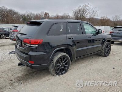 Trzecie zdjęcie samochodu z tyłu: 2020 JEEP GRAND CHEROKEE LAREDO VIN:1C4RJFAG0LC209986 - miniatura