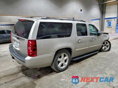 Trzecie zdjęcie samochodu z tyłu: 2008 CHEVROLET SUBURBAN C1500 LS VIN:3GNFC160X8G164045 - miniatura