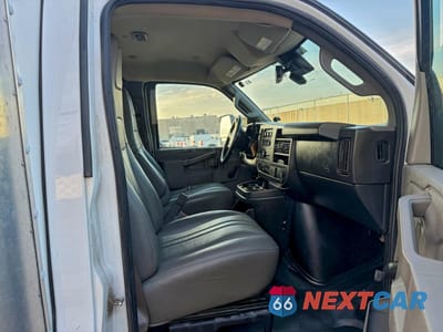Piąte zdjęcie samochodu w środku: 2020 CHEVROLET EXPRESS G3500 VIN:1GB3GSCG1L1140297 - miniatura