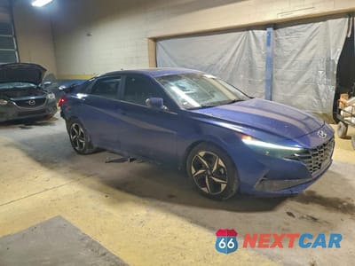 Czwarte zdjęcie samochodu z boku: 2021 HYUNDAI ELANTRA SEL VIN:5NPLN4AG8MH006509 - miniatura