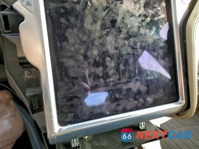 Zdjęcie 9 z 12 samochodu: 2014 TESLA MODEL S VIN:5YJSA1S10EFP55756 - miniatura