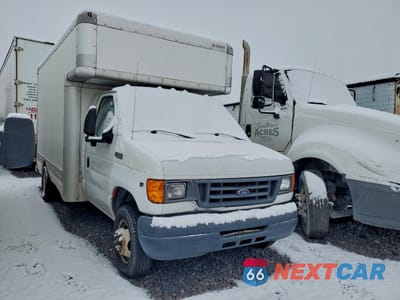 Czwarte zdjęcie samochodu z boku: 2006 FORD E450 BOX TRUCK VIN:1FDXE45S56DA65604 - miniatura