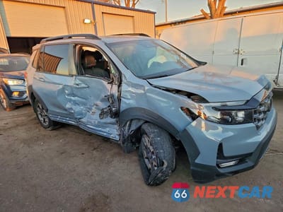 Czwarte zdjęcie samochodu z boku: 2023 HONDA PASSPORT TRAIL SPORT VIN:5FNYF8H64PB015606 - miniatura